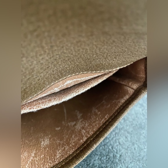 Authentic Gucci Vintage Crossbody Bag - Picture 11 of 14